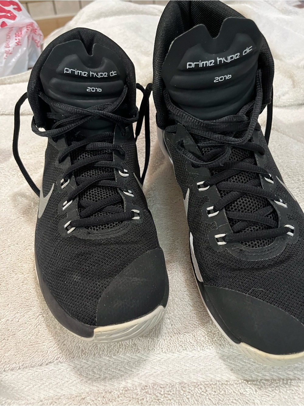 Nike 2016 Men's Black Athletic Shoes size 9